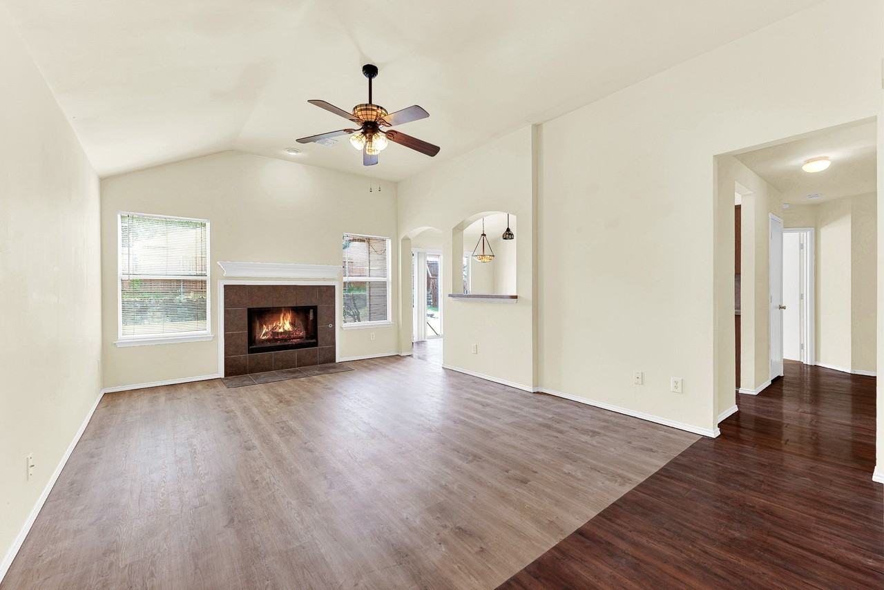 9005 Warren Dr - Photo 3 of 28
