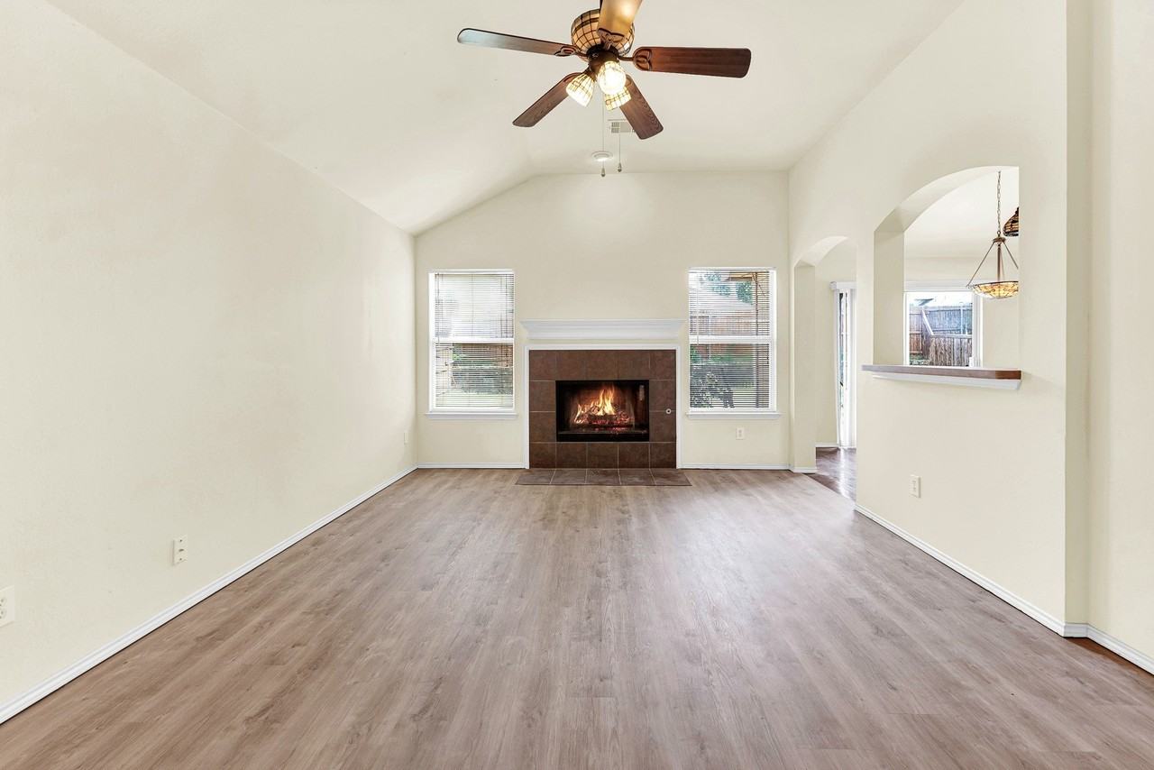 9005 Warren Dr - Photo 4 of 28
