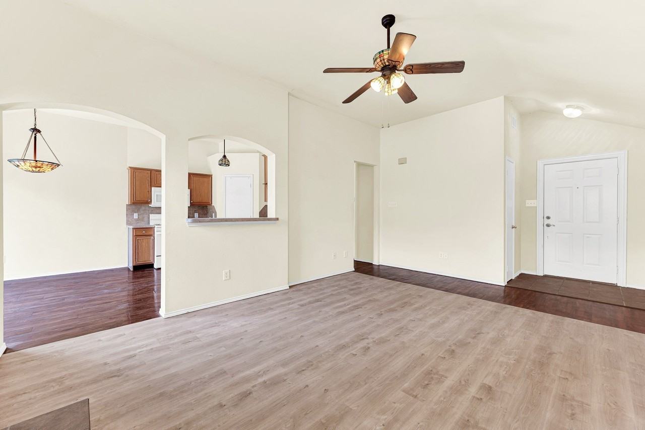 9005 Warren Dr - Photo 5 of 28