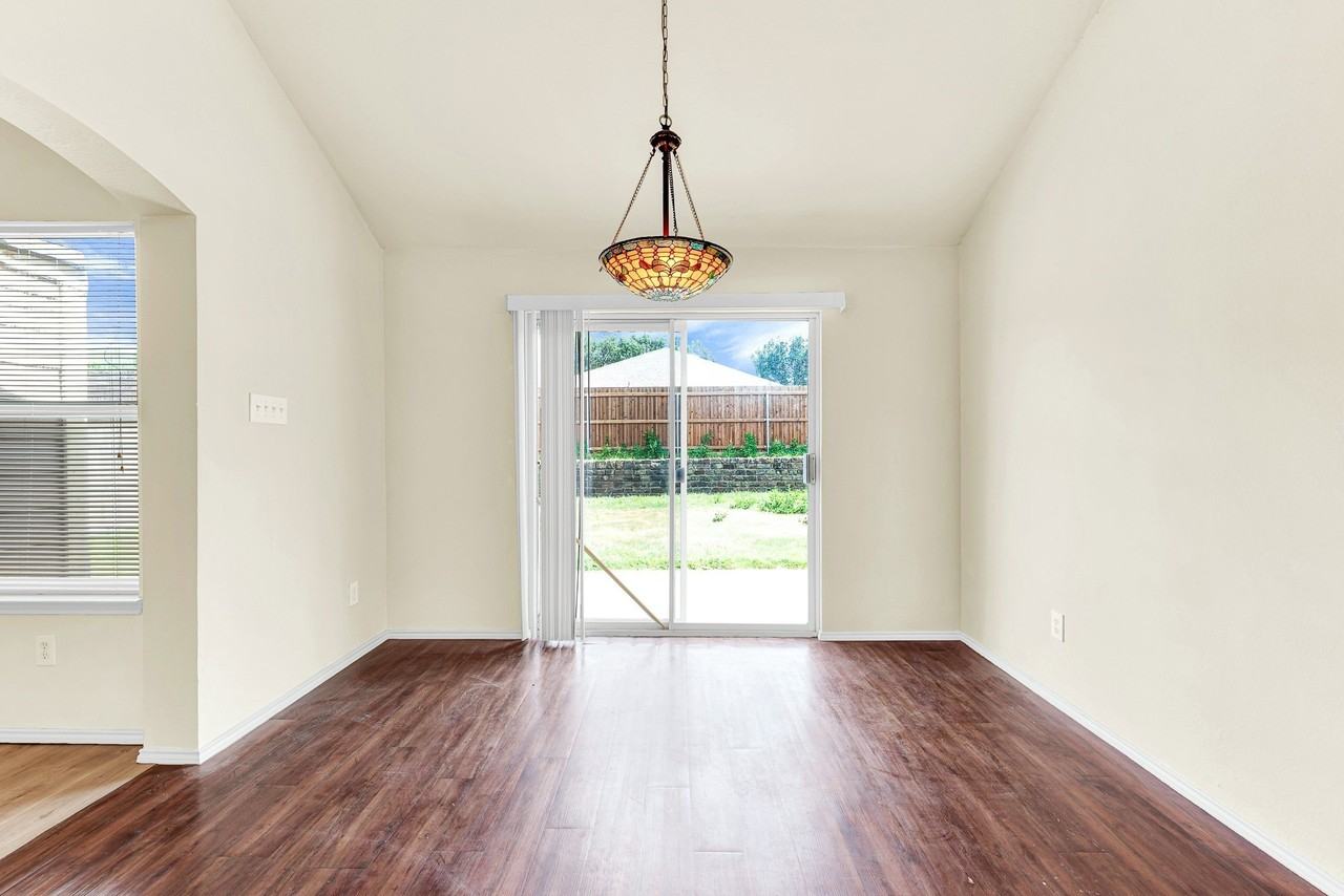 9005 Warren Dr - Photo 7 of 28