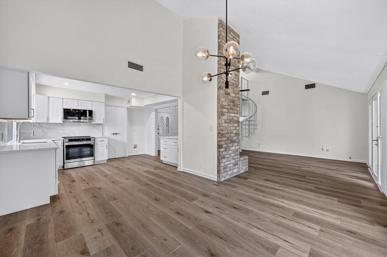 4610 Bellefontaine Ct - Photo 3 of 22