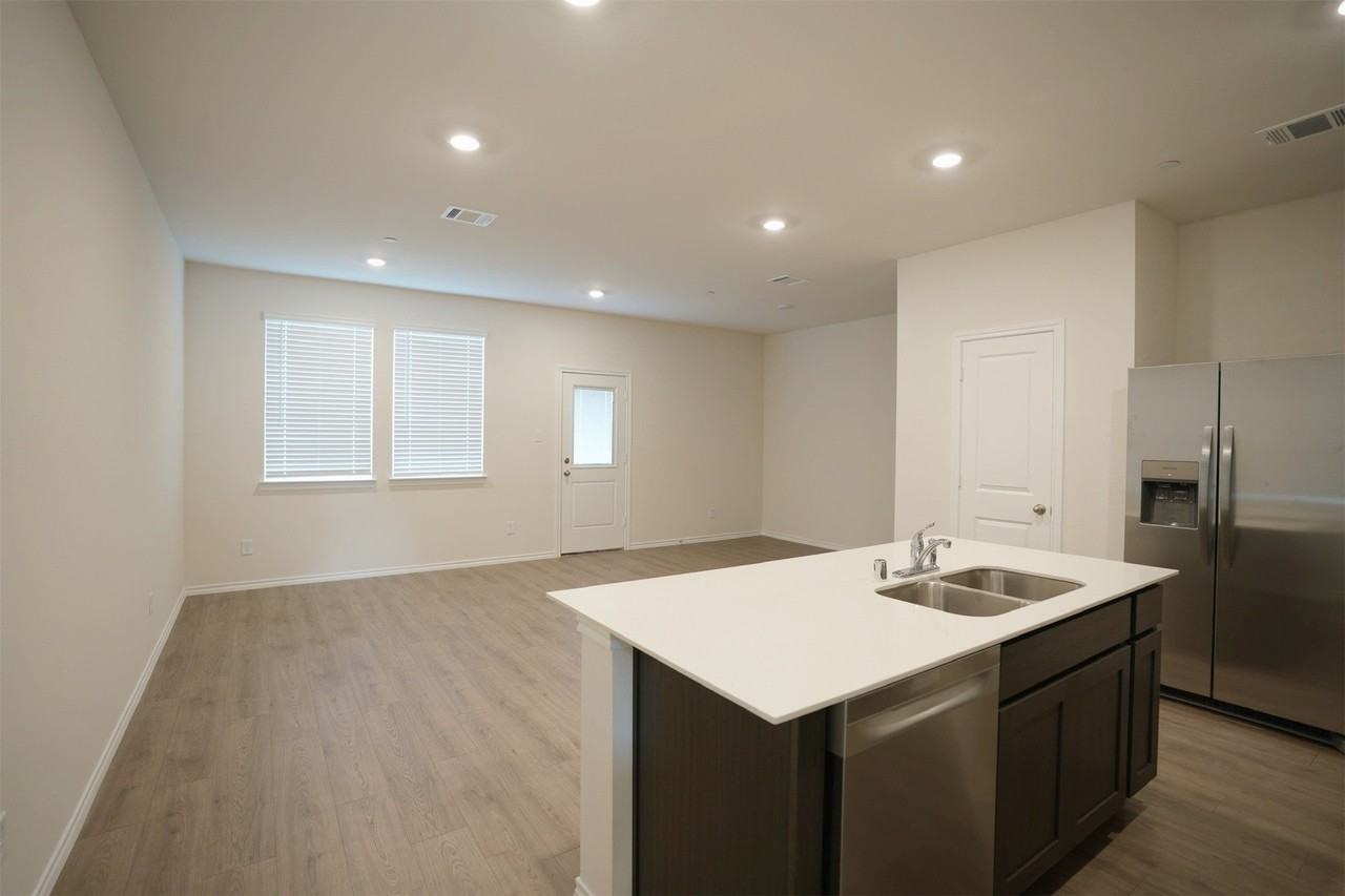 7005 Cottonseed Dr - Photo 3 of 11