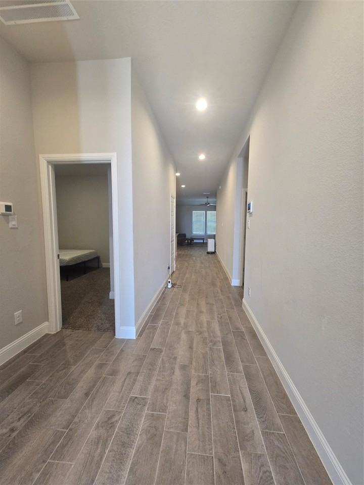 1704 Razorbill Rd - Photo 3 of 20