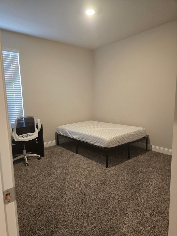 1704 Razorbill Rd - Photo 5 of 20
