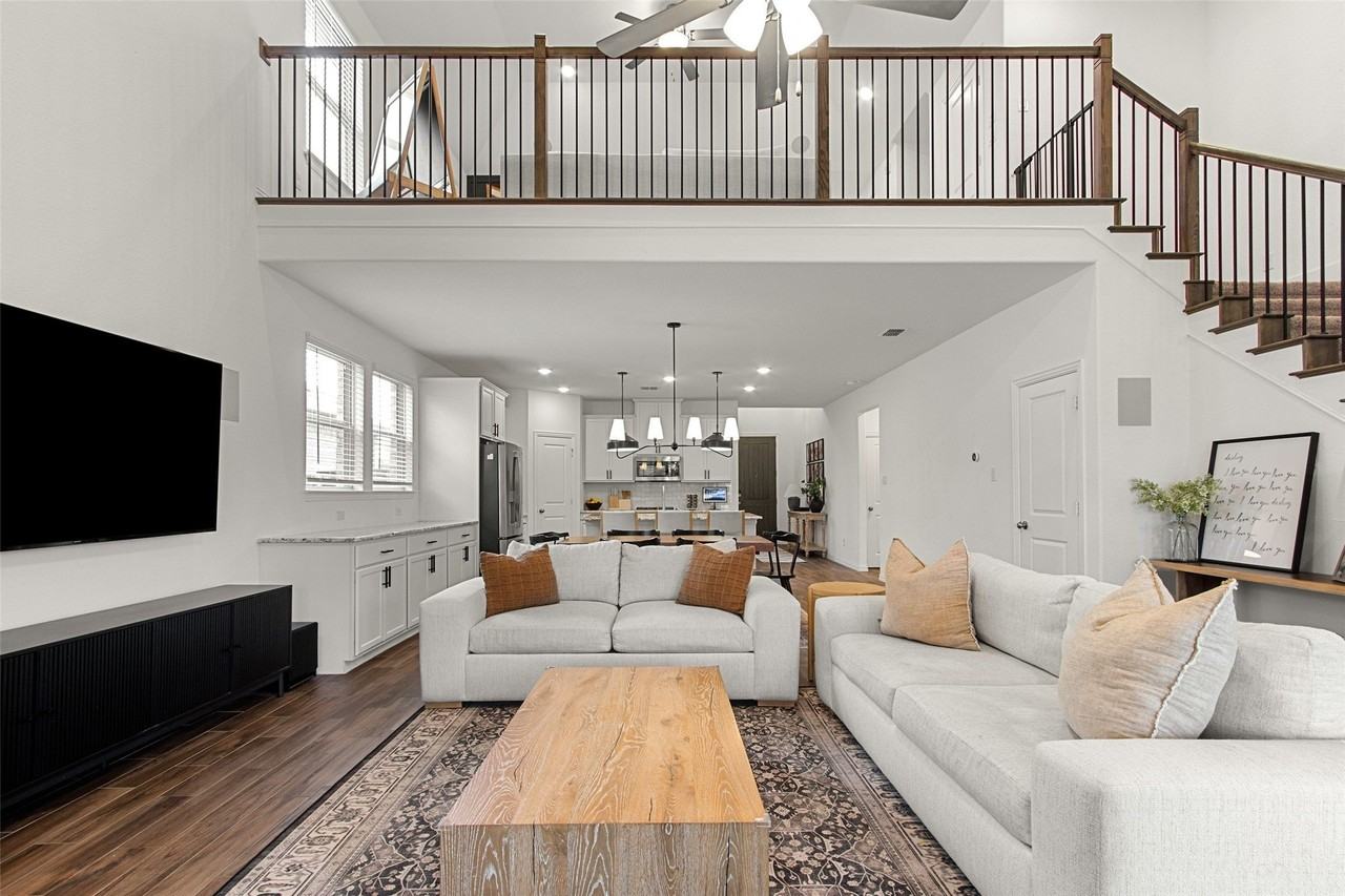 1429 Ross Ave - Photo 6 of 31