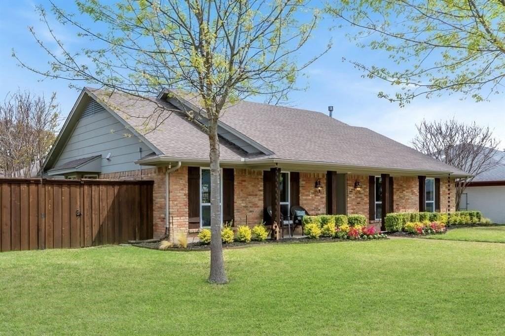 1601 Windsong Trl - Photo 2 of 35