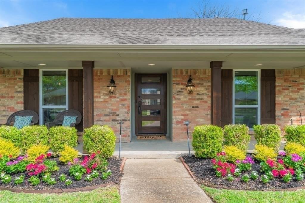 1601 Windsong Trl - Photo 3 of 35