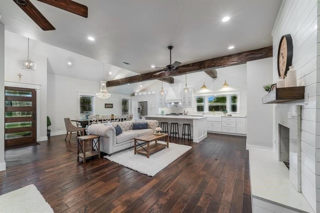 1601 Windsong Trl - Photo 5 of 35