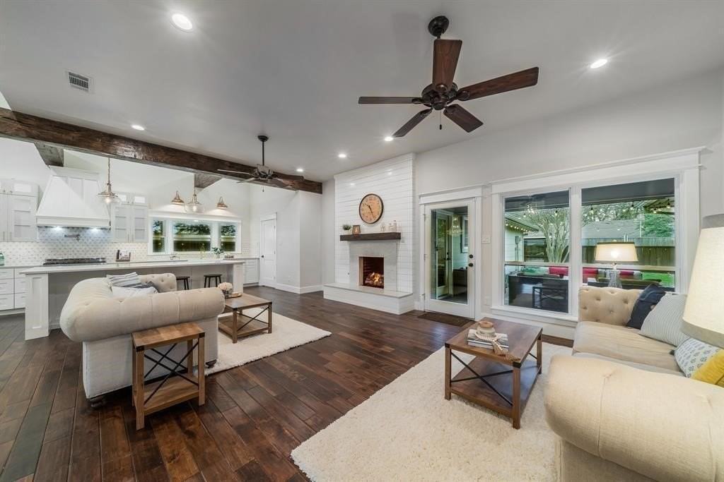1601 Windsong Trl - Photo 6 of 35