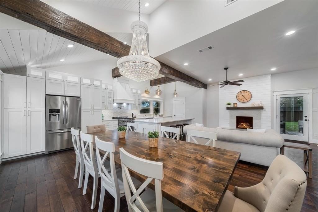1601 Windsong Trl - Photo 7 of 35
