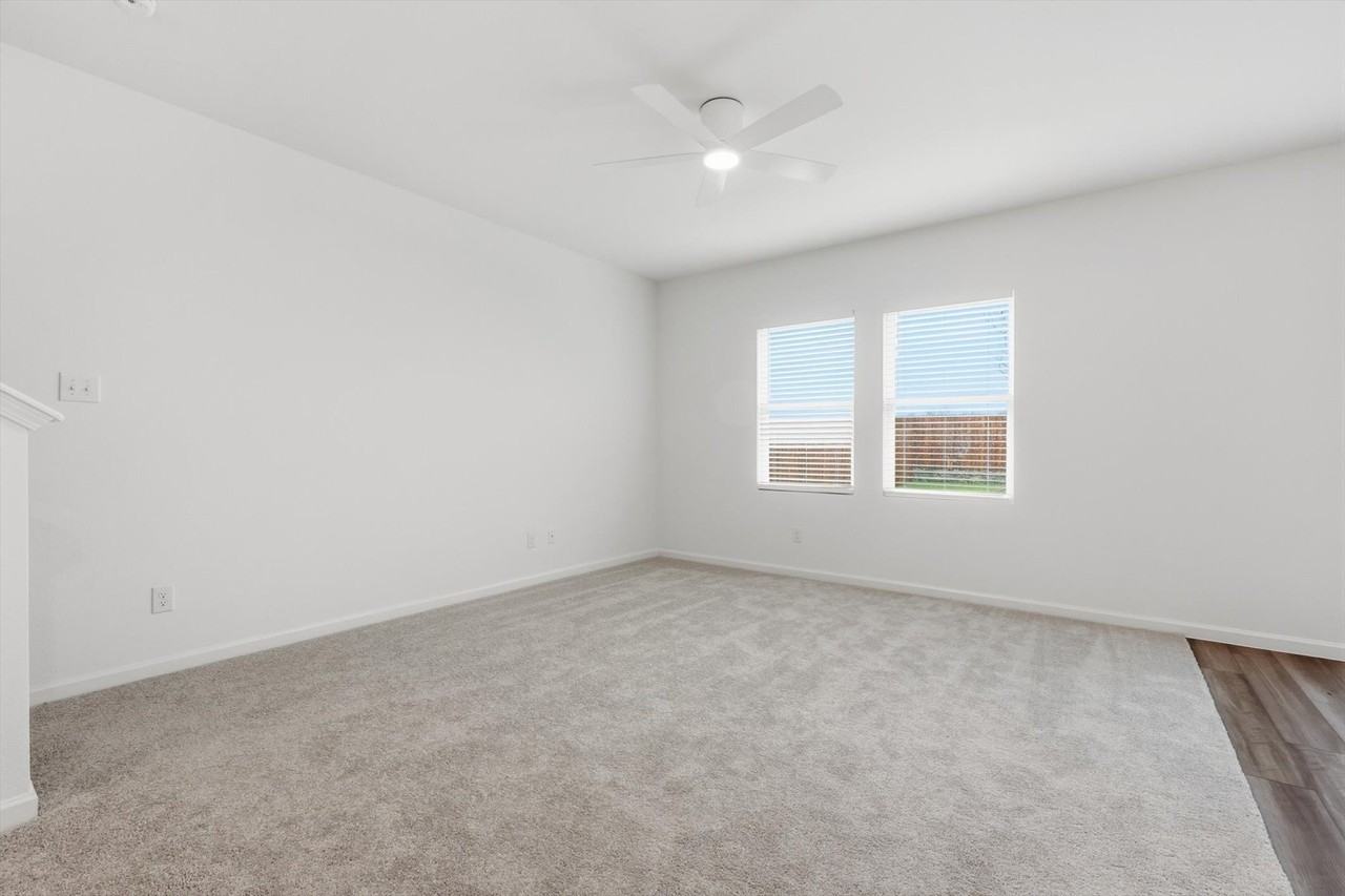 2106 Meadow Park Dr - Photo 6 of 38