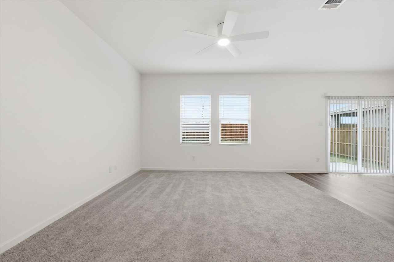 2106 Meadow Park Dr - Photo 7 of 38