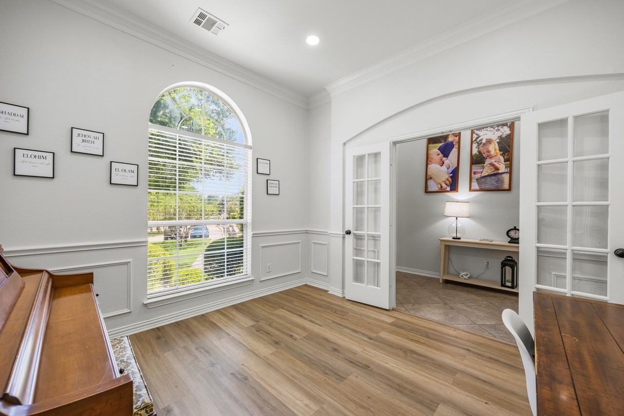 639 Stafford Cir - Photo 5 of 37