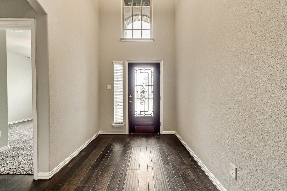16700 Lincoln Park Ln - Photo 3 of 35