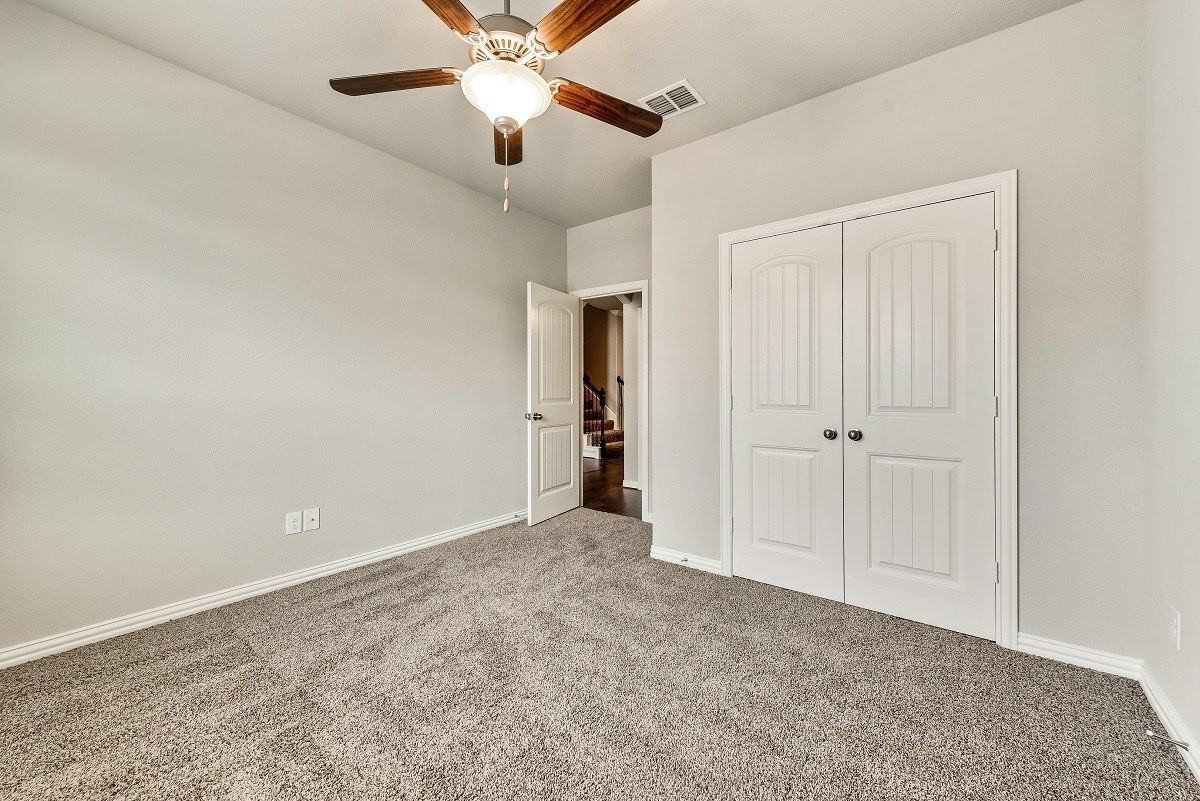 16700 Lincoln Park Ln - Photo 5 of 35