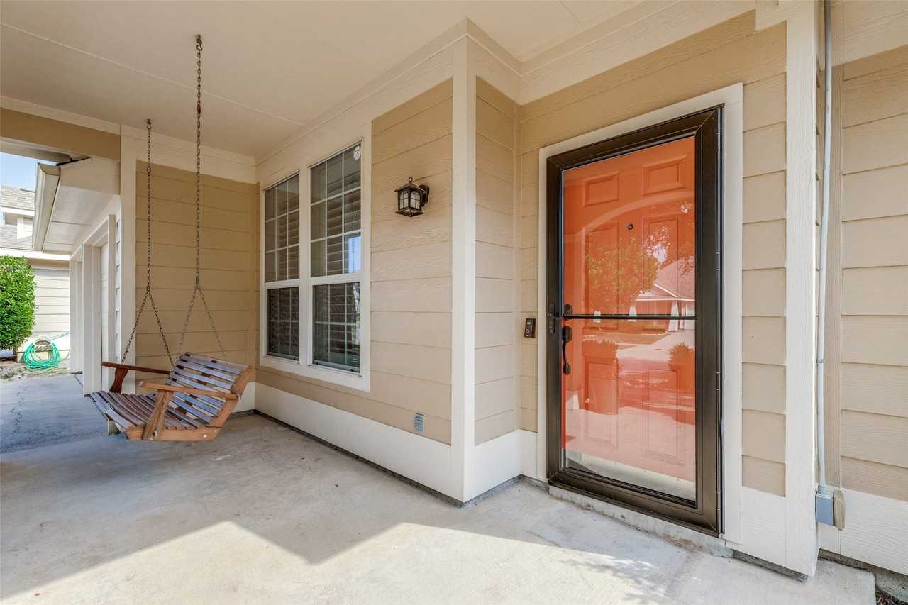 9832 Old Field Dr - Photo 2 of 25