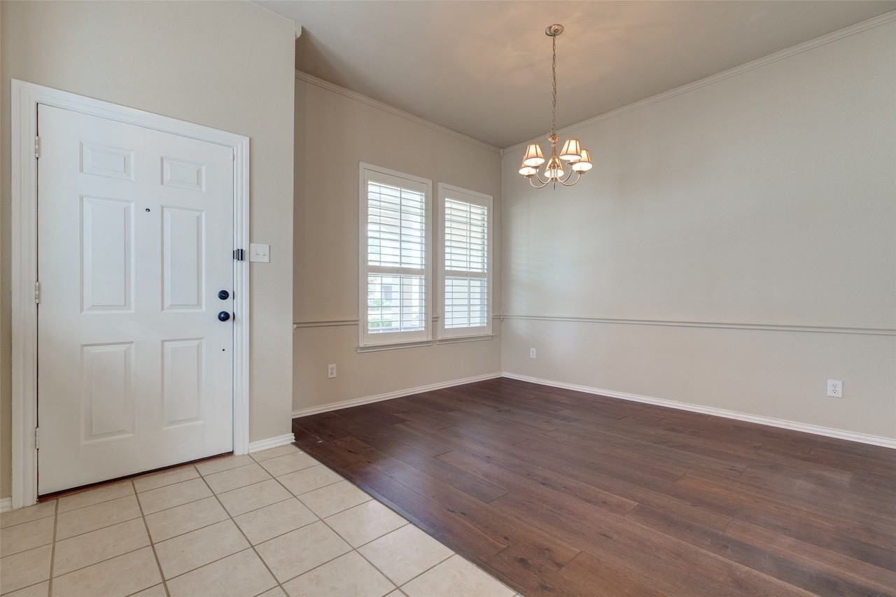 9832 Old Field Dr - Photo 3 of 25