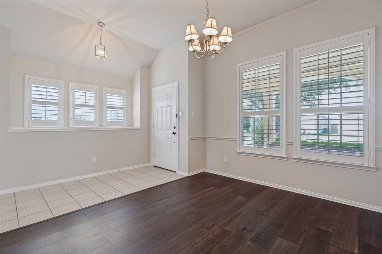 9832 Old Field Dr - Photo 4 of 25