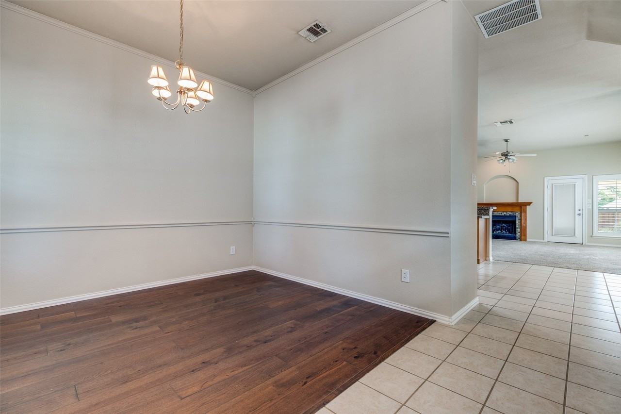 9832 Old Field Dr - Photo 5 of 25