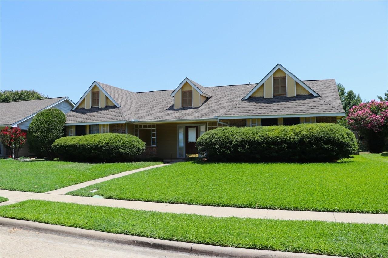 202 Creekside Ln