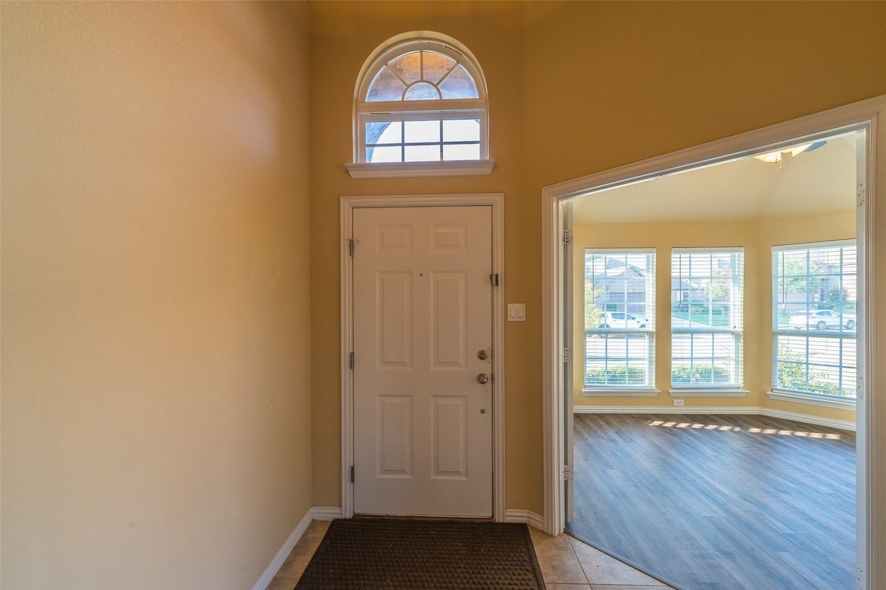 918 Witherby Ln - Photo 3 of 29