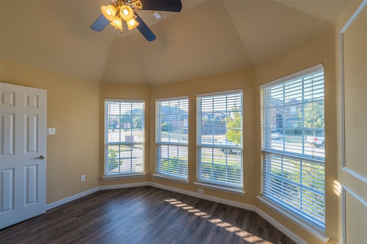 918 Witherby Ln - Photo 5 of 29