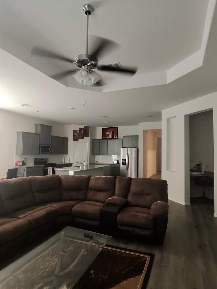 1505 Estivella Dr - Photo 3 of 13