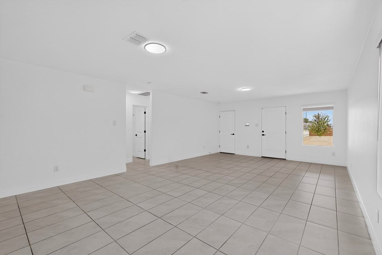 3525 Flicker Ln - Photo 4 of 34