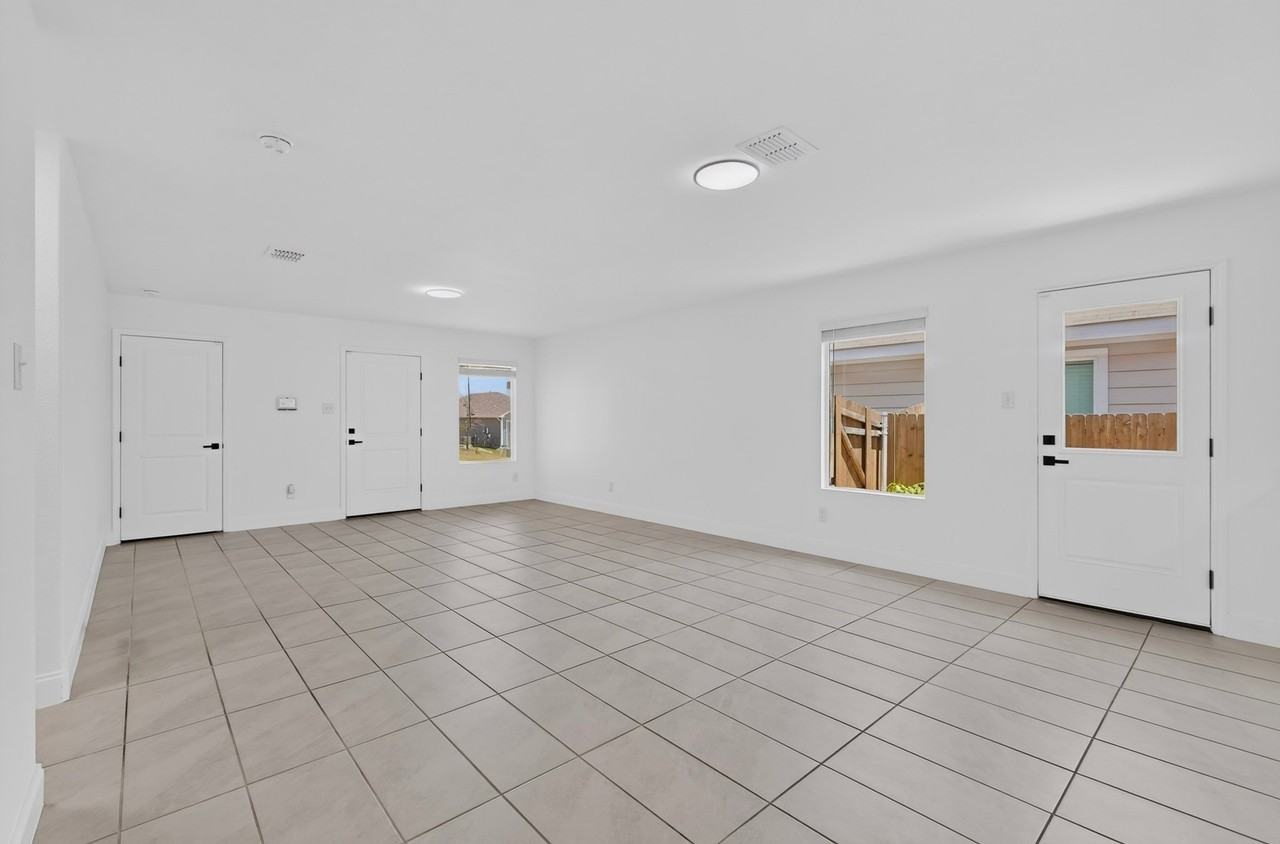 3525 Flicker Ln - Photo 5 of 34