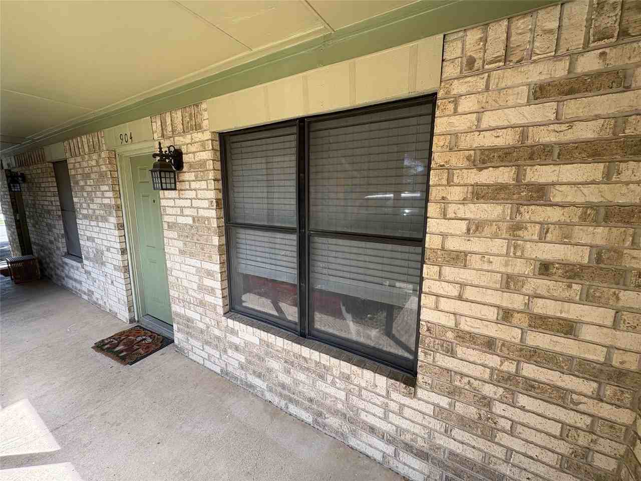 904 N Austin St