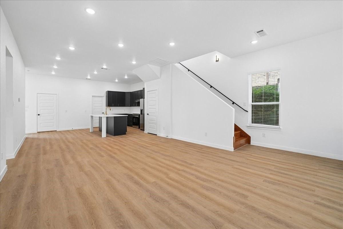 8924 Dunlap St - Photo 6 of 34