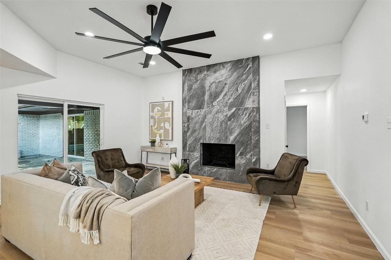 4303 Blackheath Rd - Photo 3 of 38