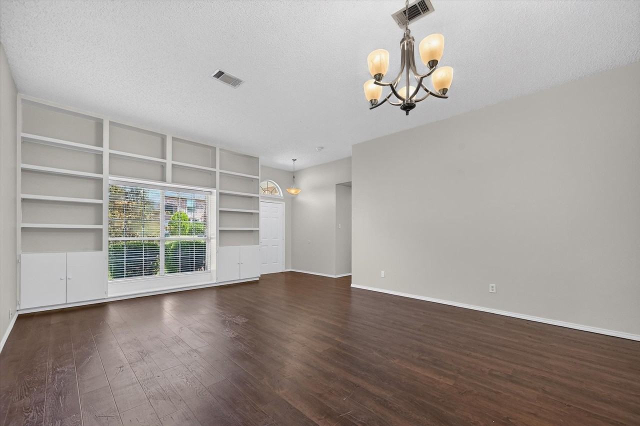 3960 Bexhill Dr - Photo 3 of 26