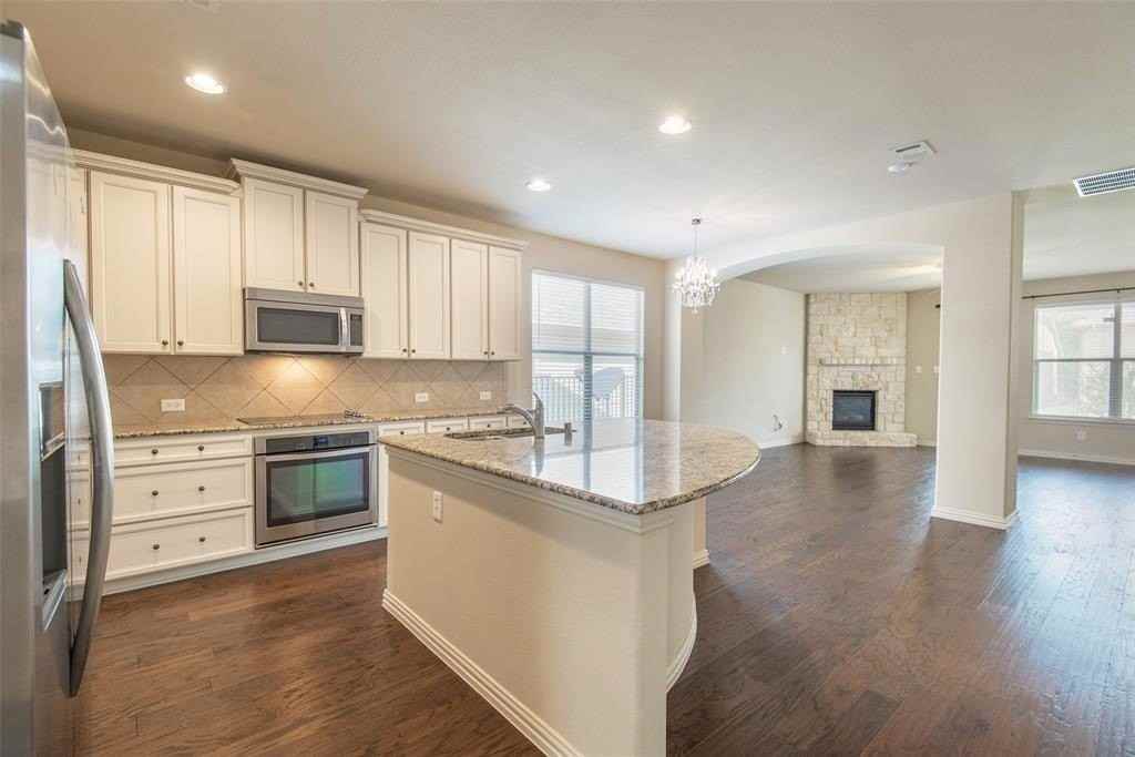 8008 Choctaw Ln - Photo 2 of 19