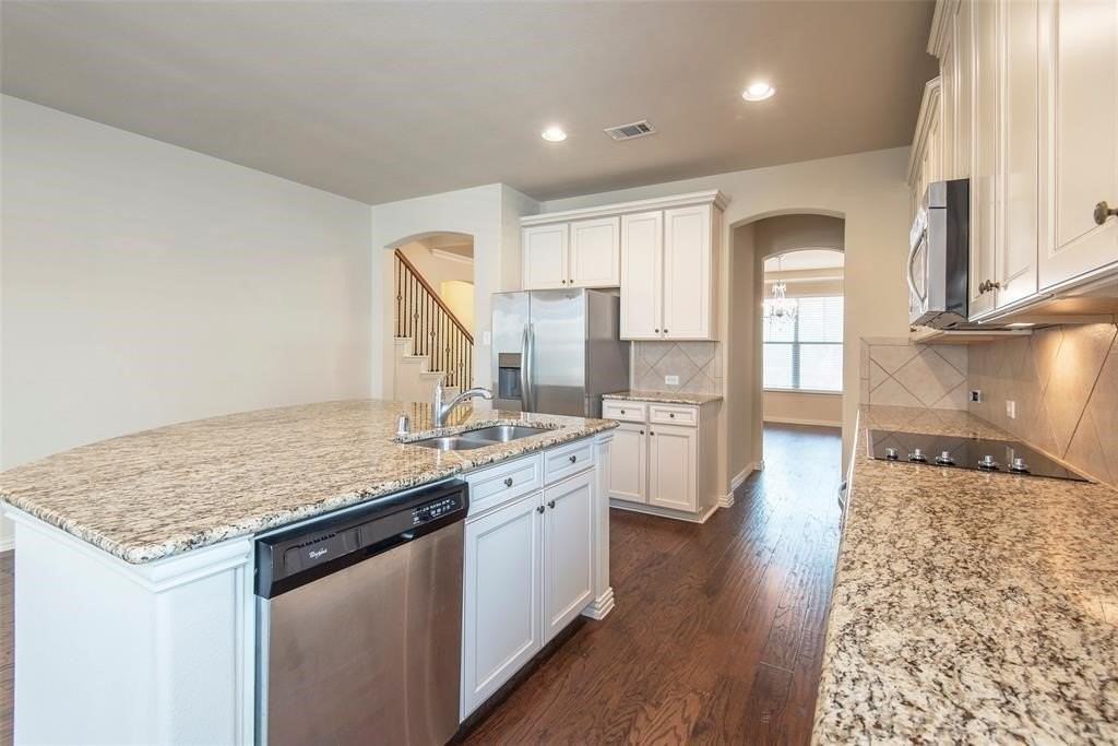 8008 Choctaw Ln - Photo 3 of 19