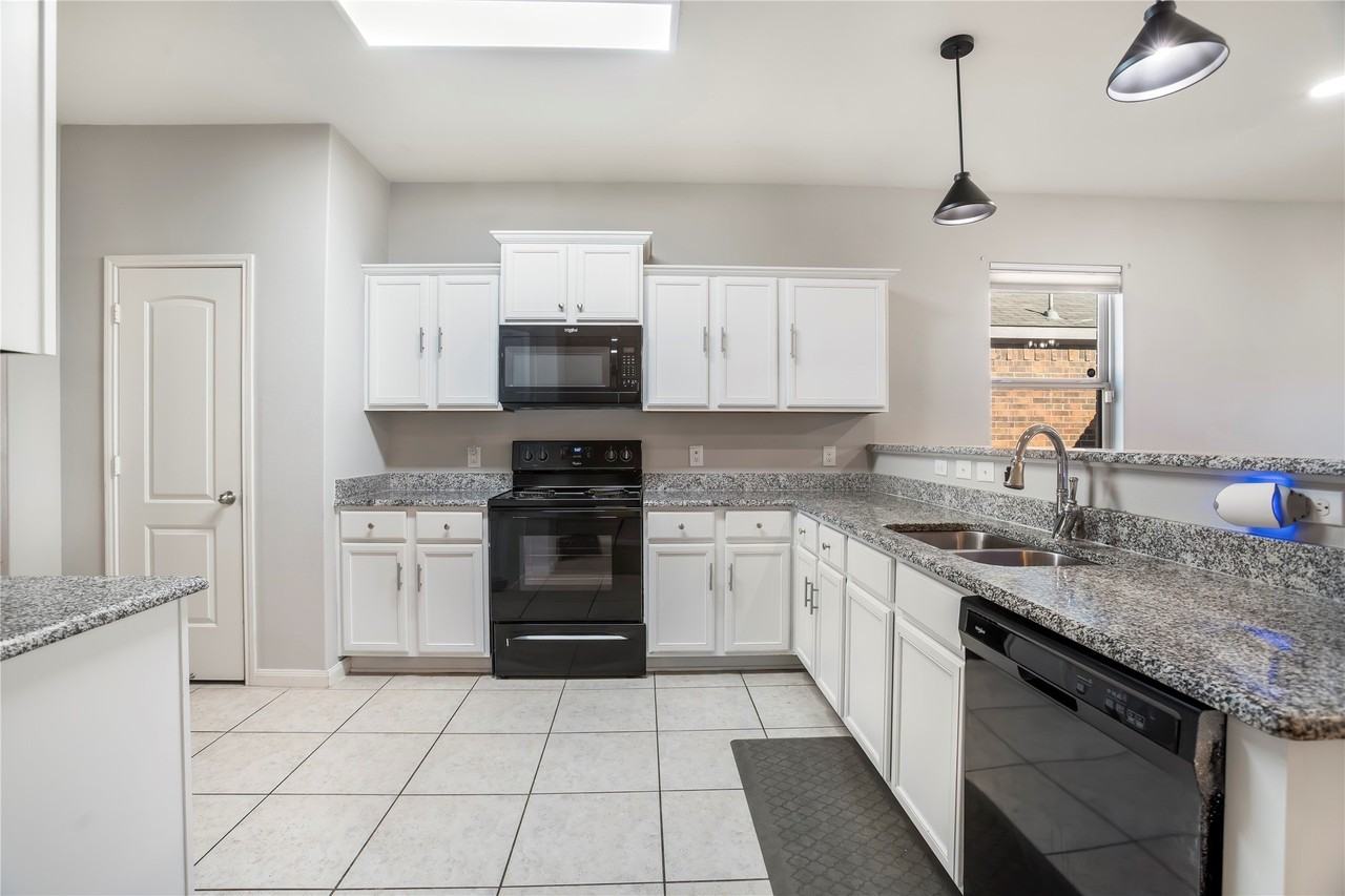 6001 Royal Gorge Dr - Photo 7 of 23
