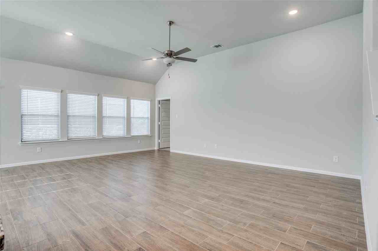 13140 Mizell Ln - Photo 2 of 25