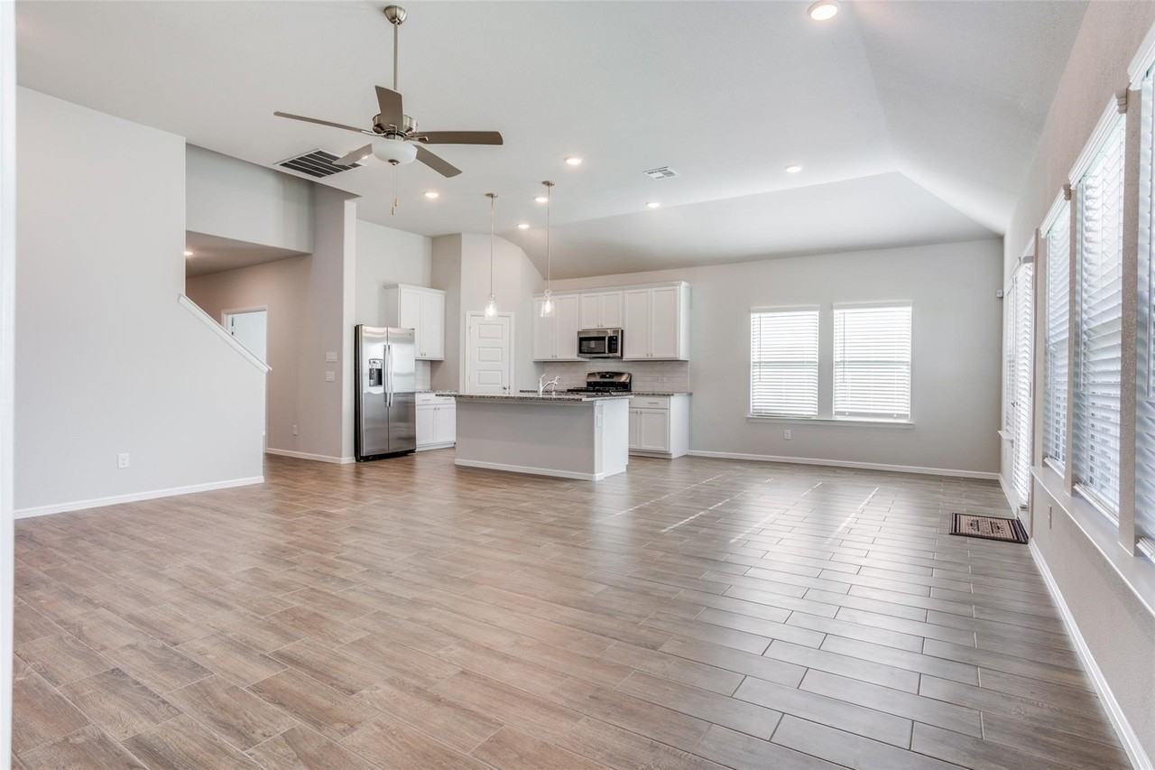 13140 Mizell Ln - Photo 3 of 25