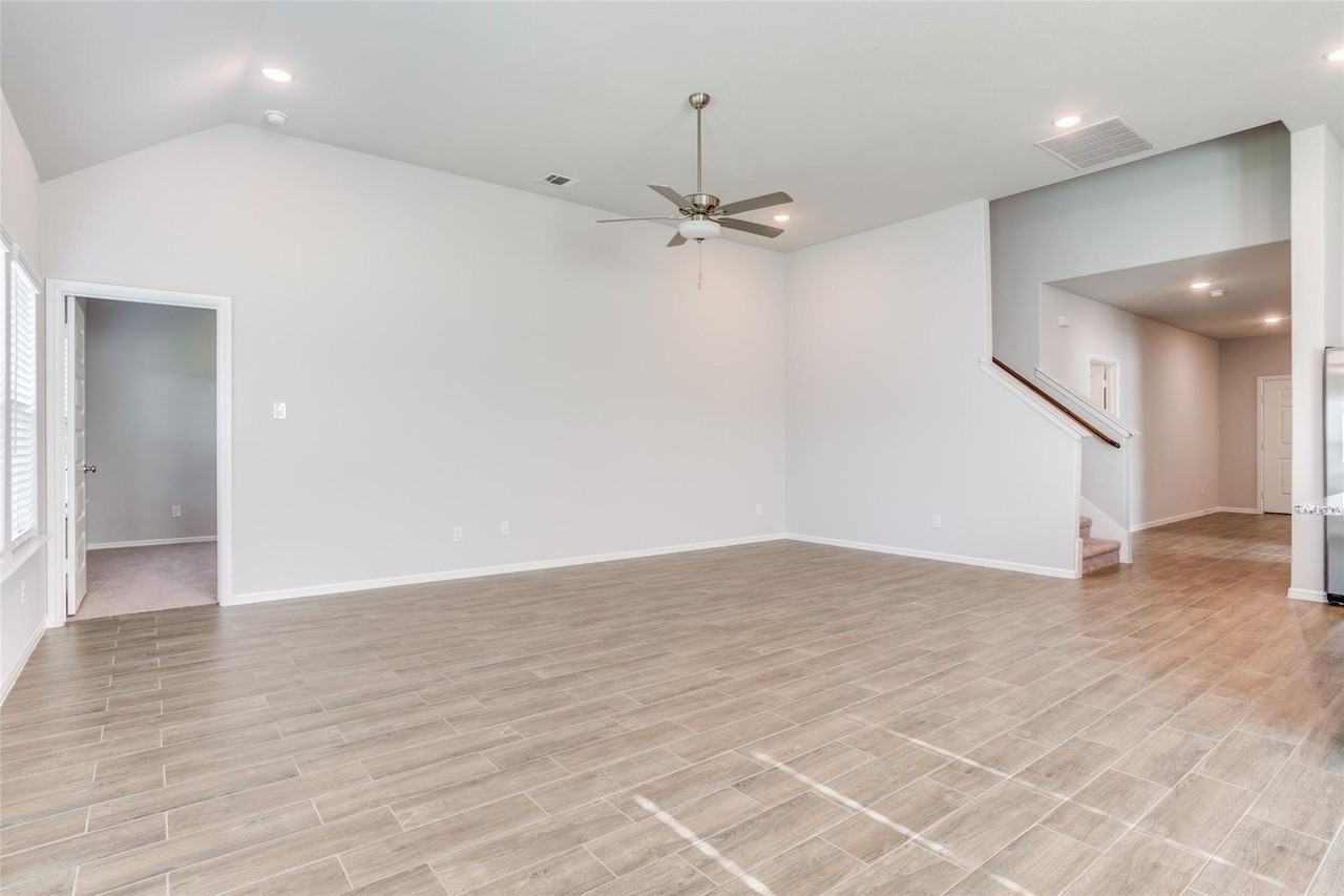 13140 Mizell Ln - Photo 4 of 25