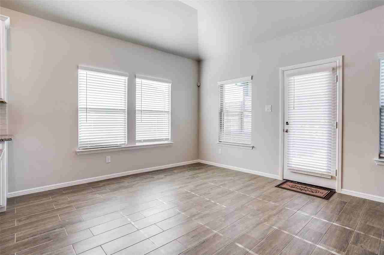 13140 Mizell Ln - Photo 5 of 25