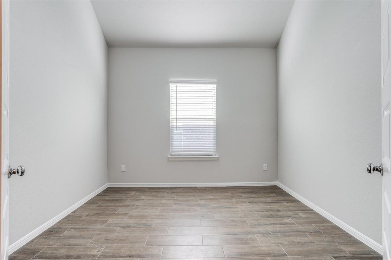 13140 Mizell Ln - Photo 6 of 25