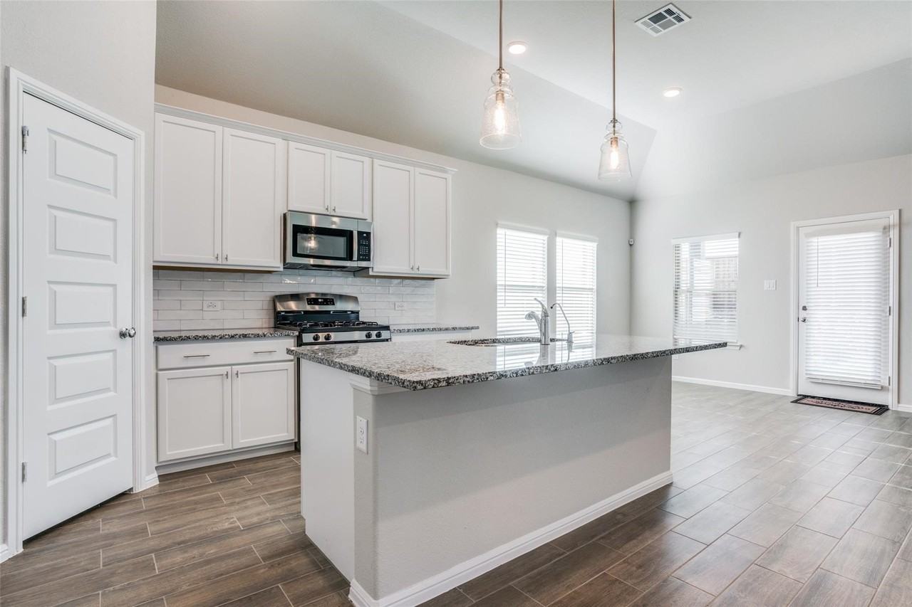 13140 Mizell Ln - Photo 7 of 25