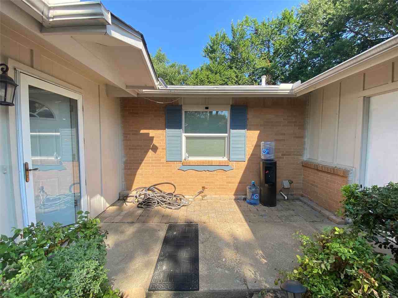 2711 Olympia Dr - Photo 3 of 25