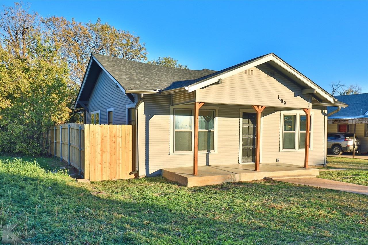 1109 Jeanette St - Photo 4 of 31