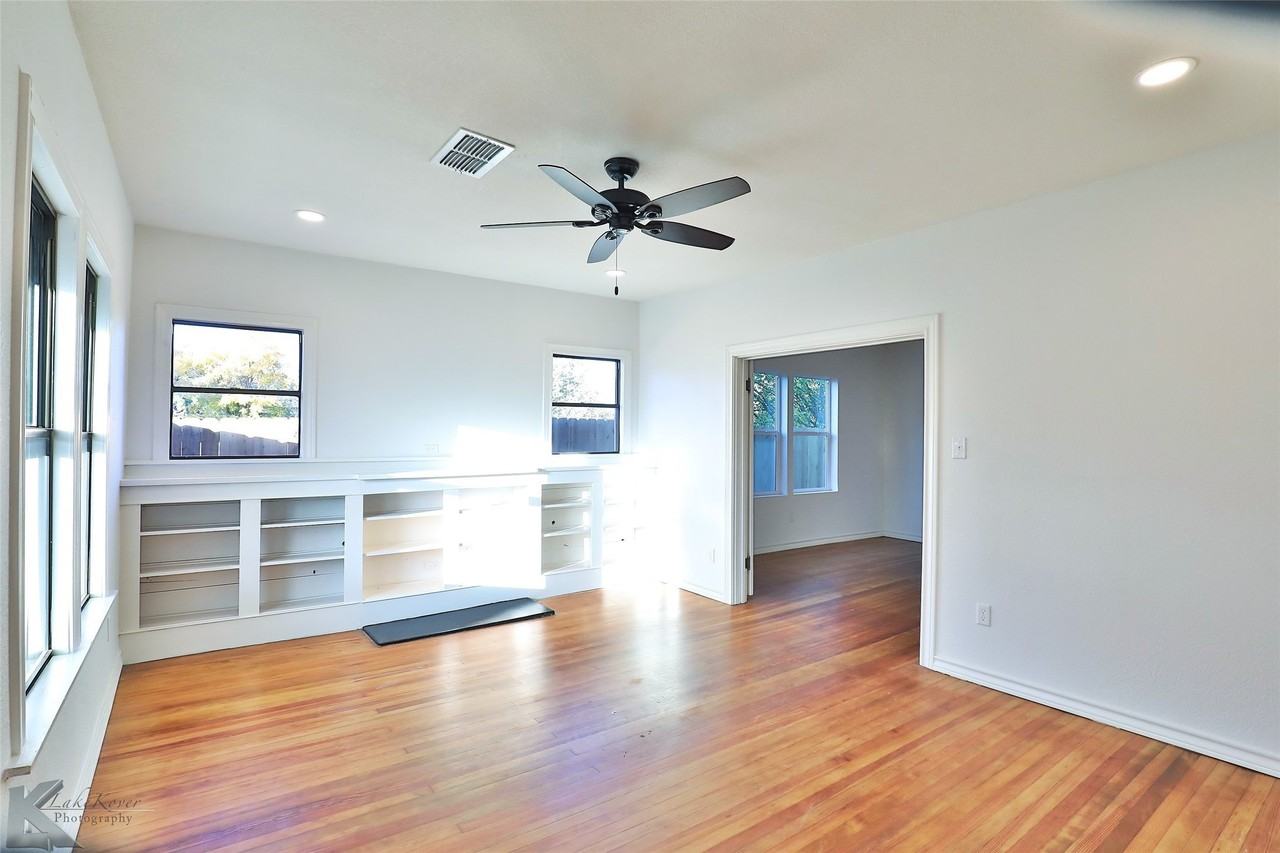 1109 Jeanette St - Photo 5 of 31