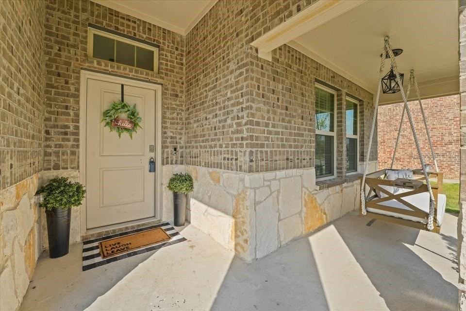 287 Thoroughbred St - Photo 2 of 20