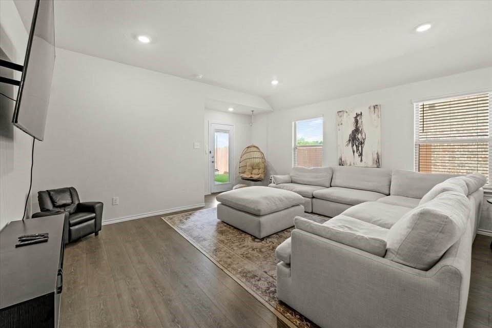 287 Thoroughbred St - Photo 4 of 20