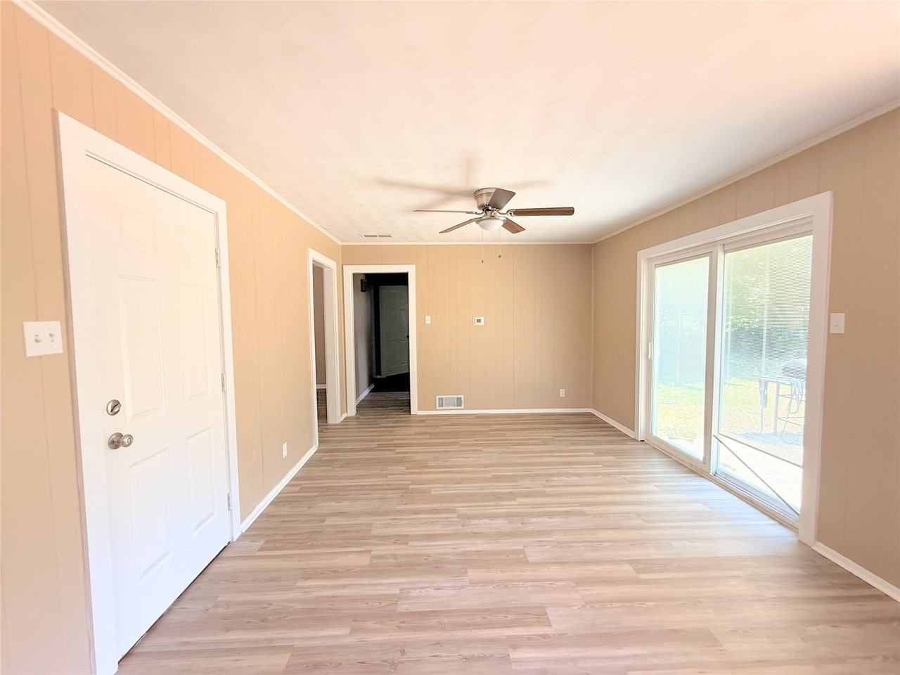 1336 Crestview Dr - Photo 3 of 19