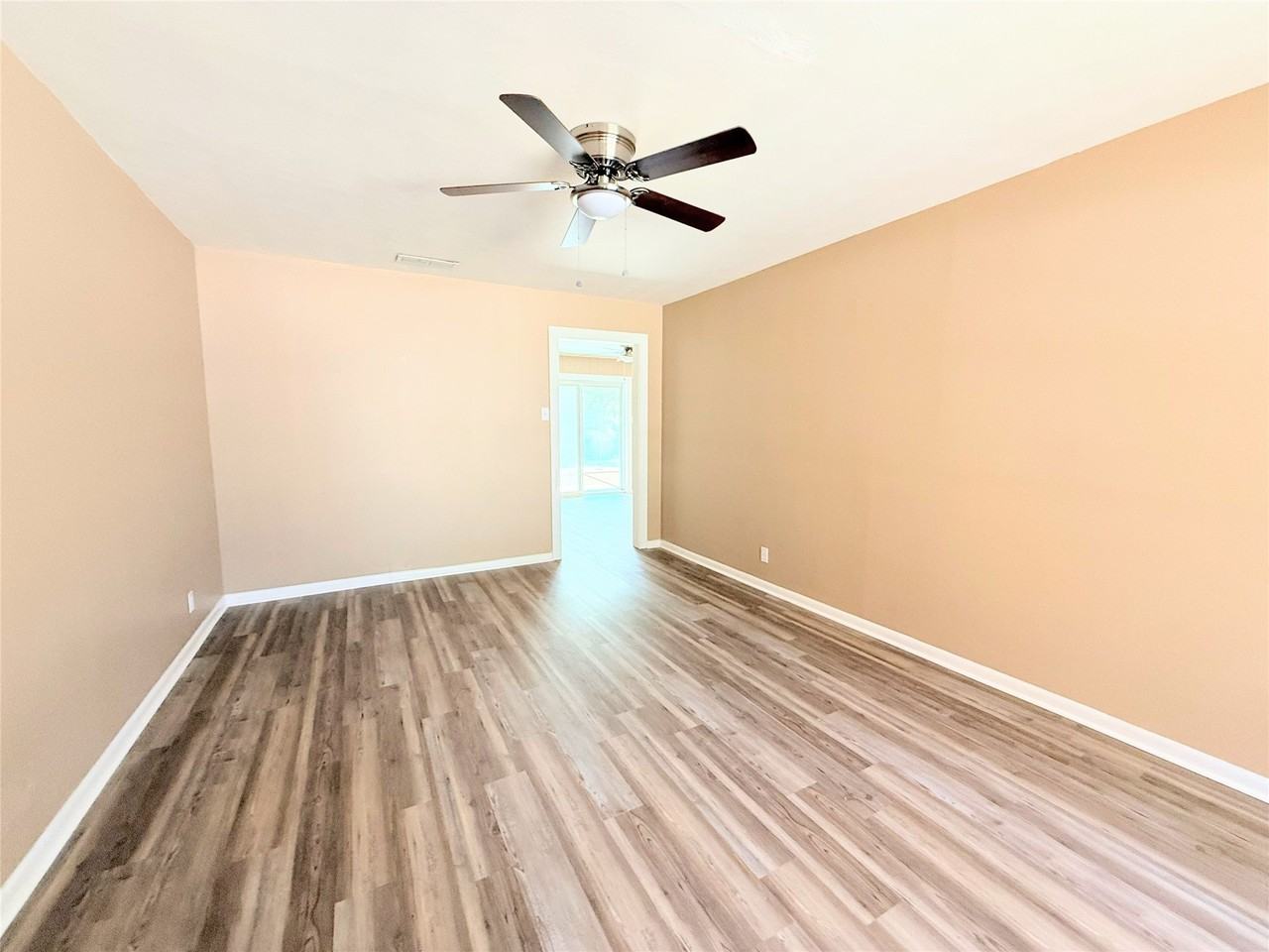 1336 Crestview Dr - Photo 5 of 19