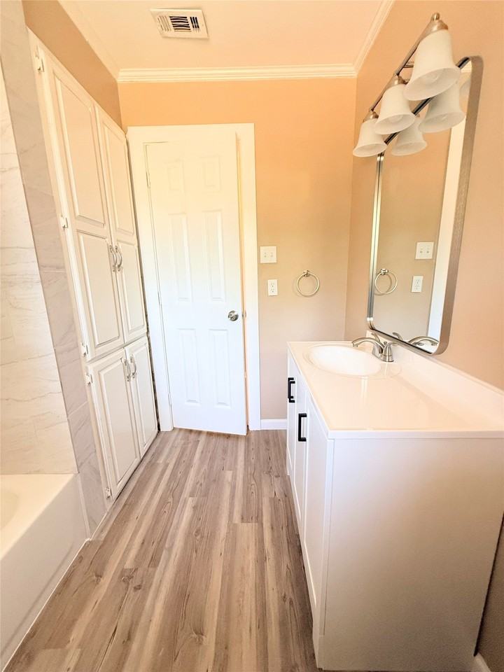 1336 Crestview Dr - Photo 7 of 19